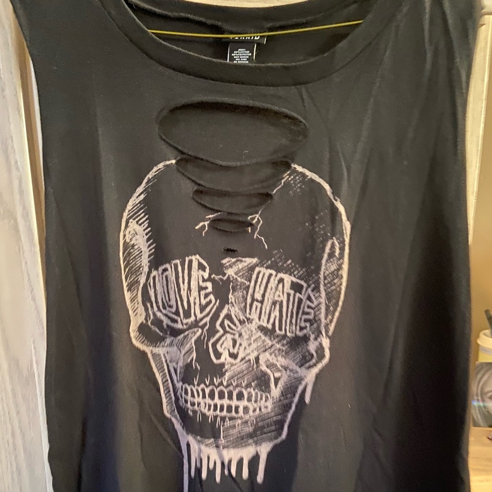 Torrid sleeveless slashed neck skull top black and gold